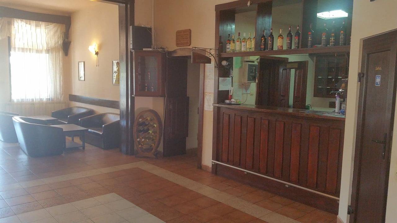 Motel Restaurant Lowe Deva Exteriér fotografie