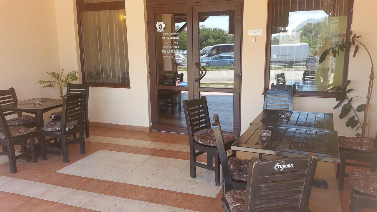 Motel Restaurant Lowe Deva Exteriér fotografie