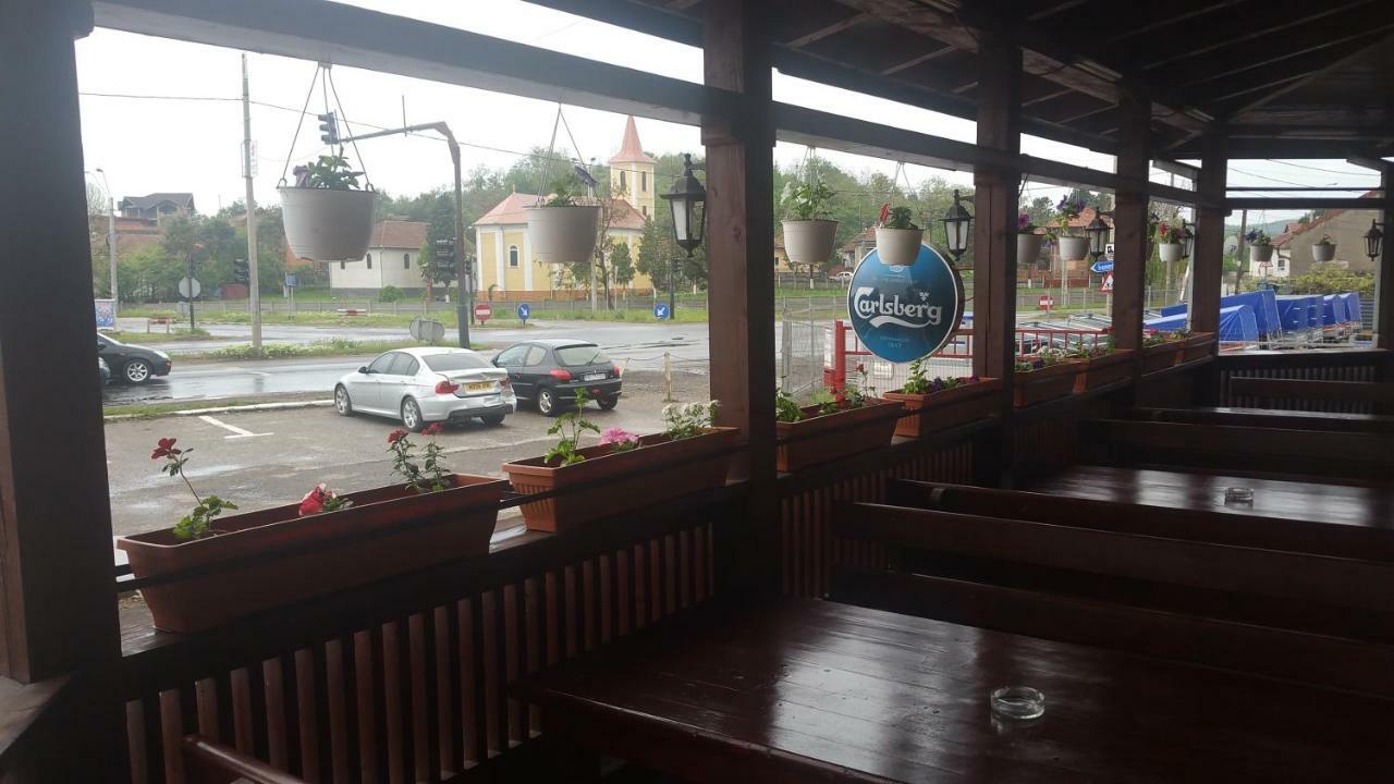 Motel Restaurant Lowe Deva Exteriér fotografie